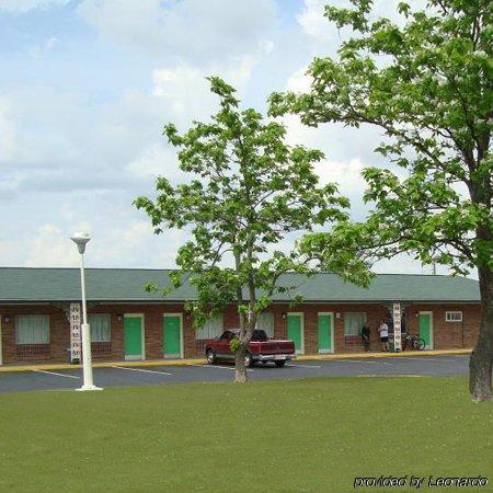 Town House Motel Тупело Екстериор снимка